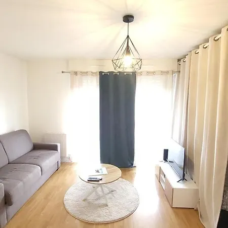 Cozy Nest,paris,opera,disney,la Defense, Bondy